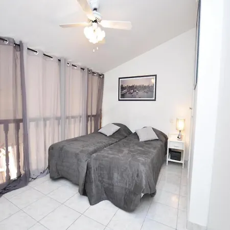 0-bedroom In Apartment *