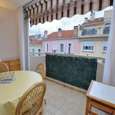 0-bedroom In Apartment *